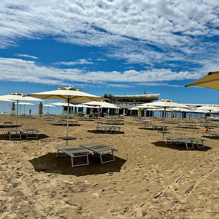 Appart 24 City Center Parking And Sea Design District Lignano Sabbiadoro Exterior foto